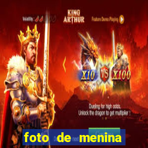 foto de menina fake cabelo cacheado